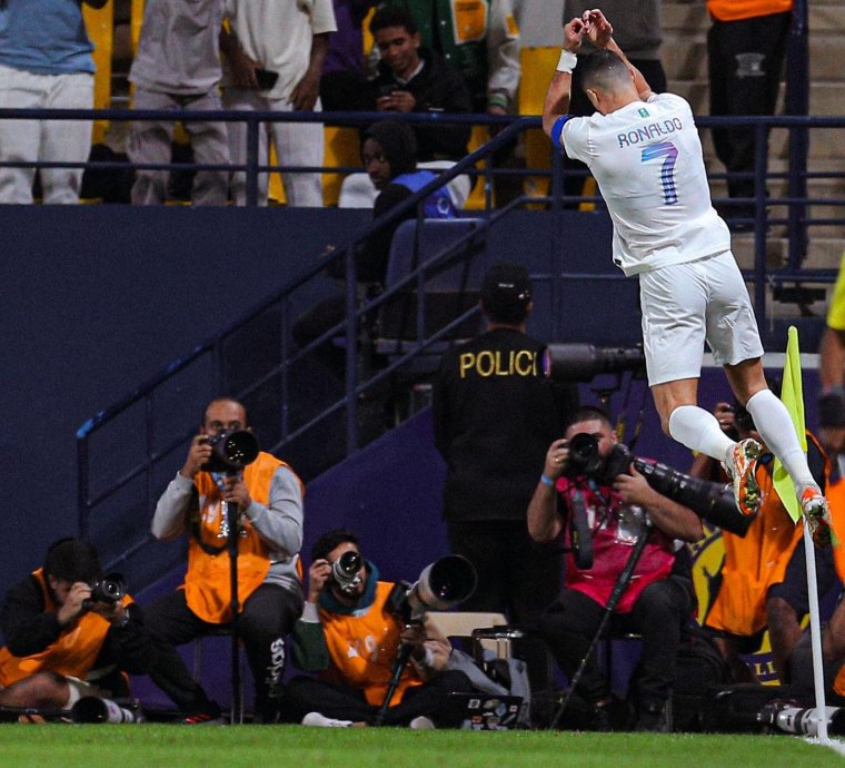 Ezerkétszázadszor is „fűre lépett” Cristiano Ronaldo, aki rekorder a mezőnyjátékosok között