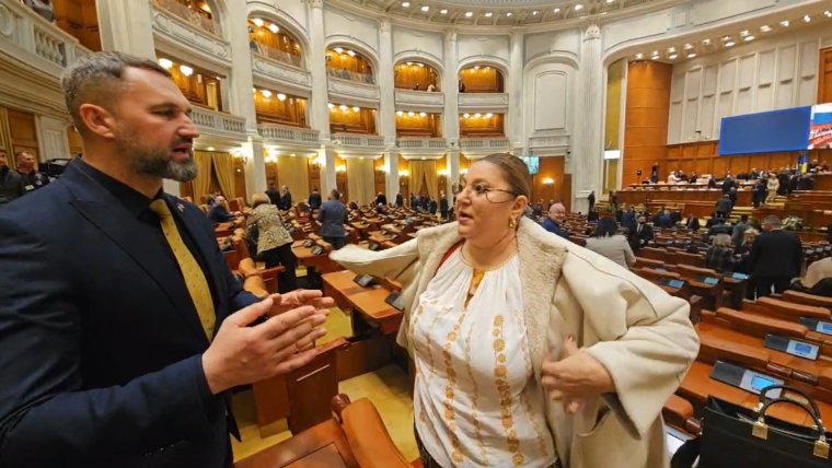 Családi „dráma”: Șoșoacă felfüggesztette a férjét a pártja alelnöki tisztségéből