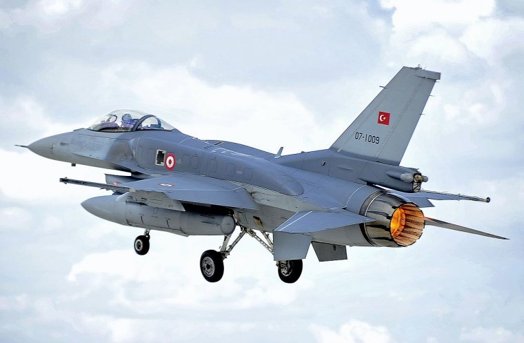 Török F-16-osok érkeztek Romániába az oroszok elrettentésére