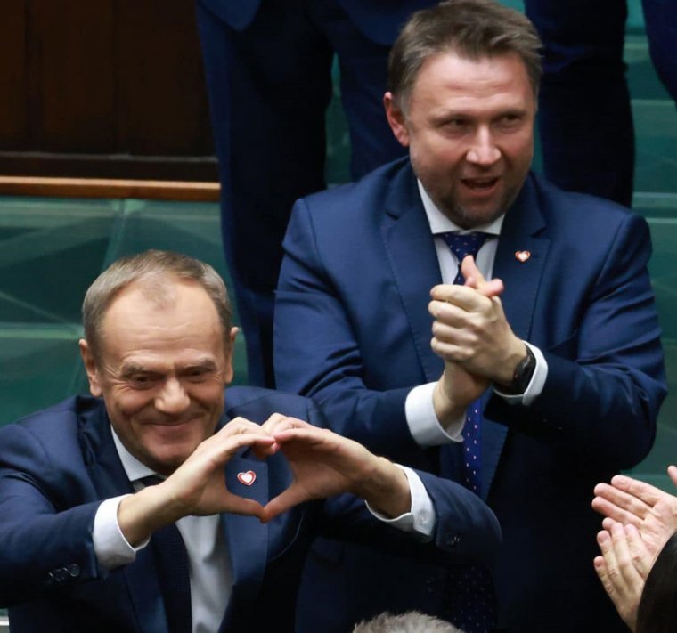 KO a lengyeleknek: Morawiecki elbukott, Donald Tuskot választotta meg kormányfőnek a szejm