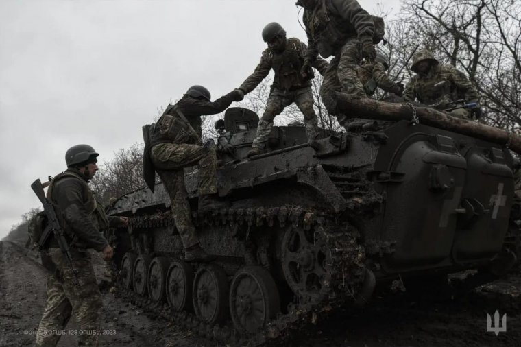 „Öngyilkos küldetés”: kilátástalan helyzetben vannak a Dnyeper bal partjára átdobott ukrán katonák