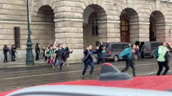 FRISSÍTVE – Legkevesebb tizenöten életüket vesztették a prágai egyetemen történt lövöldözésben, több mint húszan megsebesültek