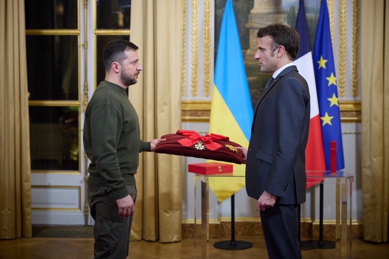Elveszítheti Putyin a francia Becsületrendjét az Ukrajna elleni agresszió miatt