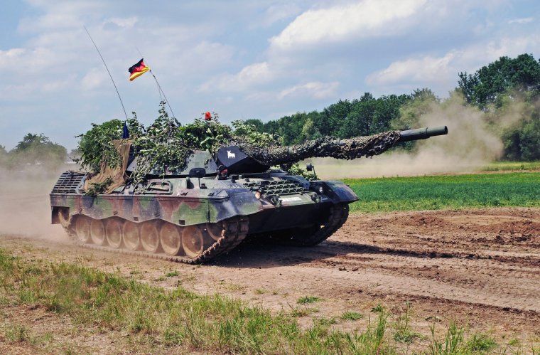 Lengyel–német kezdeményezés harckocsik szállítására Ukrajnának