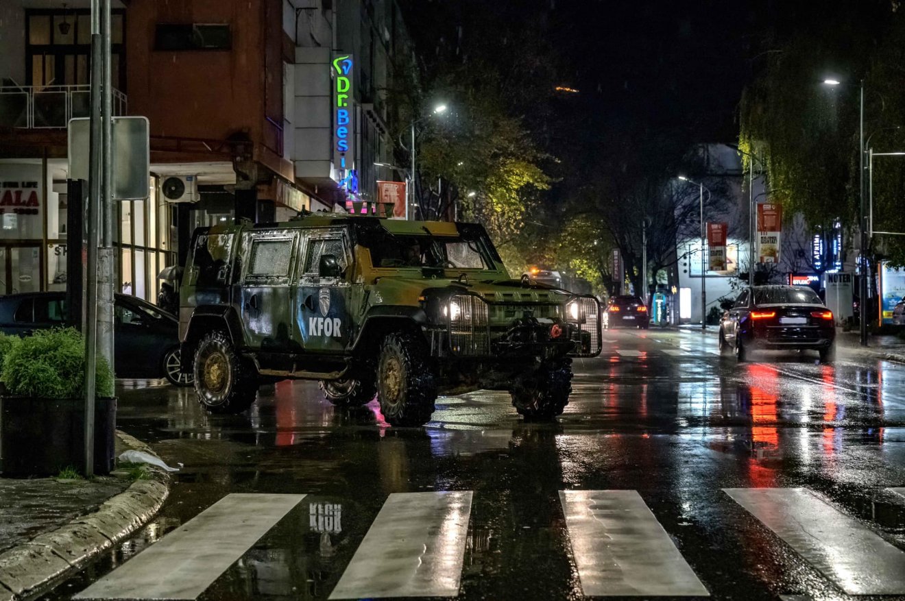 Balkáni feszültség: a KFOR nem engedi, hogy a szerbek rendfenntartó erőket küldjenek Koszovóba