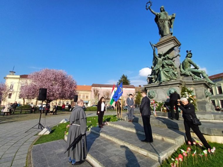 „Isten, áldd meg a magyart!”: magyarul zárta ünnepi beszédét Arad román polgármestere