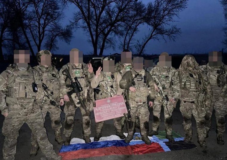Egy orosz falu közigazgatási központjának elfoglalásáról számoltak be a Putyin-ellenes orosz fegyveres erők