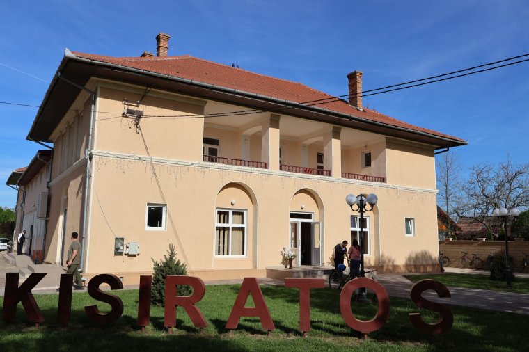 Kinyílt a kincsesdoboz: 20 éve lett ismét önálló község az Arad megyei Kisiratos