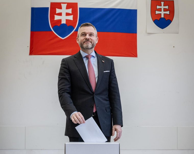 Ivan Korčok korábbi külügyminiszter és Peter Pellegrini, a parlament elnöke jutott a szlovák elnökválasztás 2. fordulójába