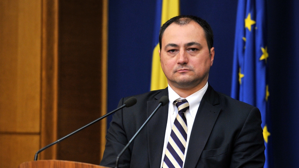 Felfüggesztettre és közmunkára ítélték a román kormány egykori szóvivőjét