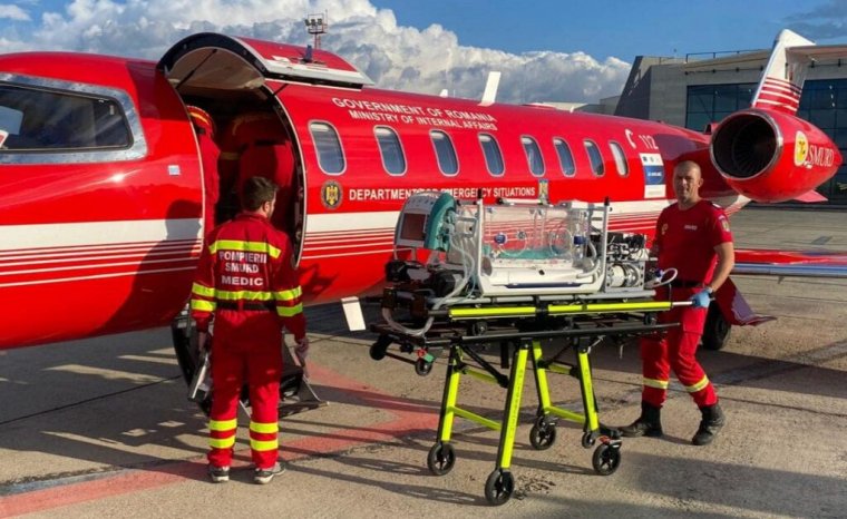 Kritikus állapotban levő, egynapos csecsemőt szállítottak Temesvárról Bukarestbe a SMURD repülőjével