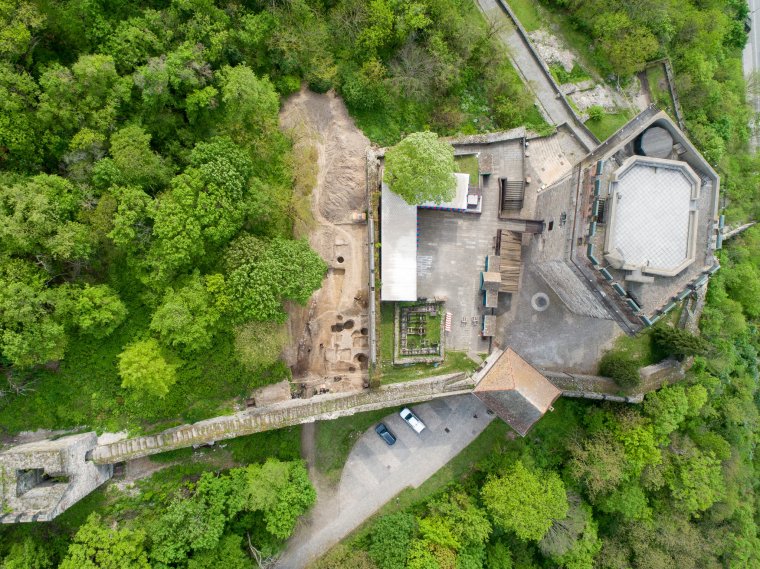 Teniszpálya alatt találták meg a ferencesek fél évezrede eltűnt templomát Visegrádon