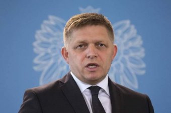 Már nincs életveszélyben, eligazítást adott helyettesének a meglőtt szlovák kormányfő