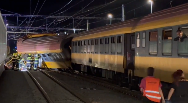 Összeütközött két vonat Csehországban, négyen meghaltak, sokan megsebesültek