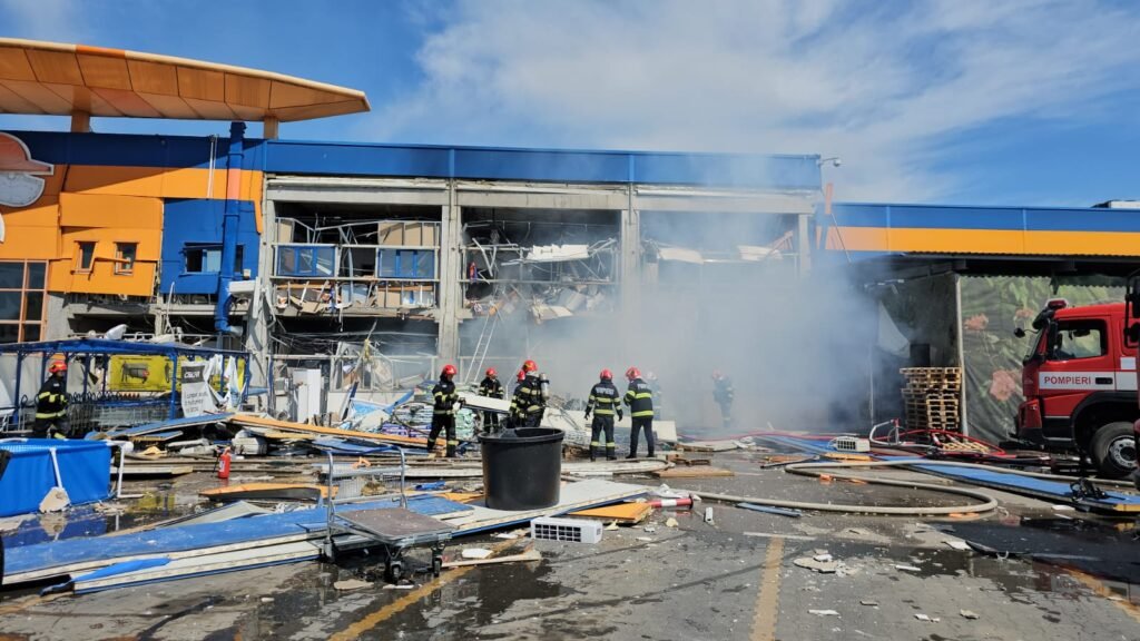 FRISSÍTVE - Hatalmas robbanás történt egy romániai barkácsáruházban, többen megsérültek (VIDEÓ)