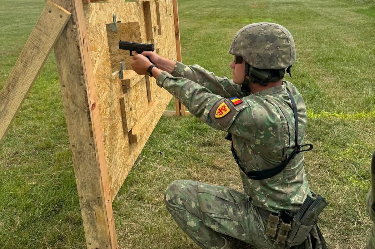 Lövészetet is tanulnak a katonai táborba jelentkező kincses városi diákok