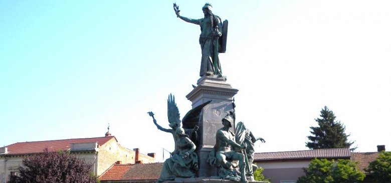 Nyelniük is kellett, de végül nagyot nyertek az aradi magyarok a Szabadság-szobor újraállításával