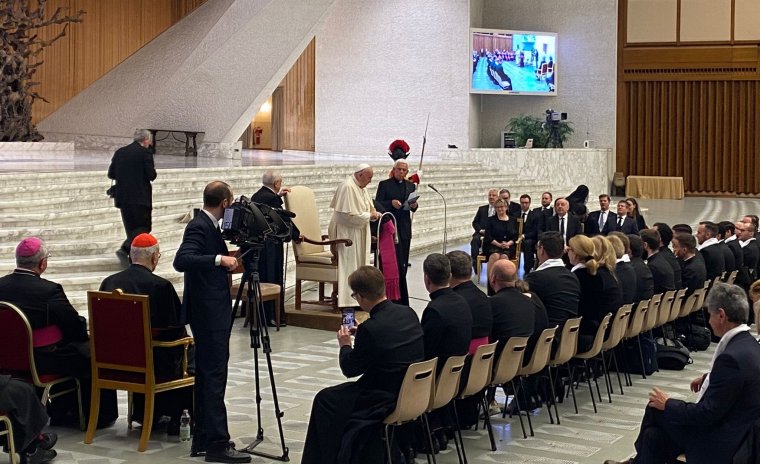 Isten hozott – így köszöntötte Ferenc pápa a nemzeti zarándoklat tagjait, majd még kétszer is megszólalt magyarul