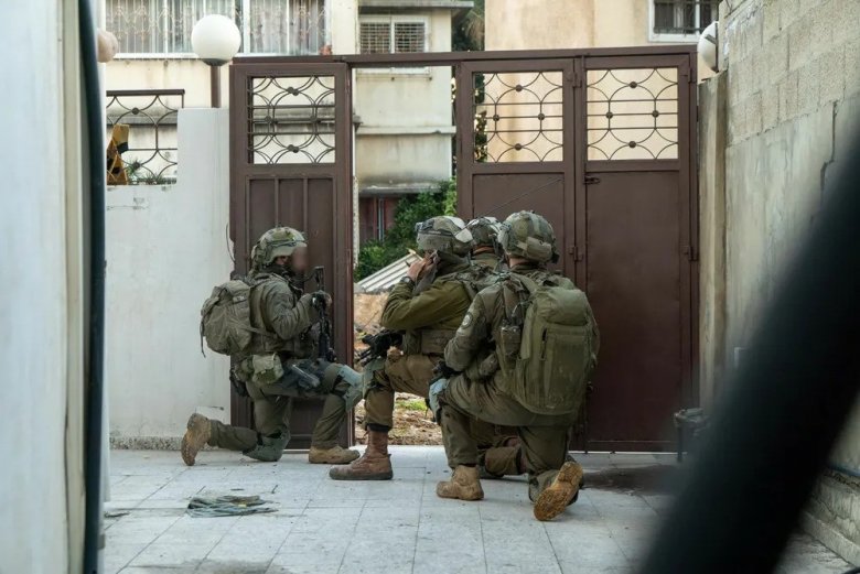 Kórházon és menekülttáboron is rajtaütött az izraeli hadsereg a Hamász elleni műveletek során