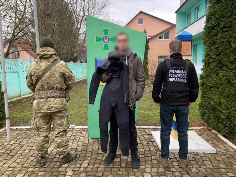 Válogatott trükkökkel próbálnak megszökni az ukrán férfiak a rokkantakat is besorozó hatóságok elől