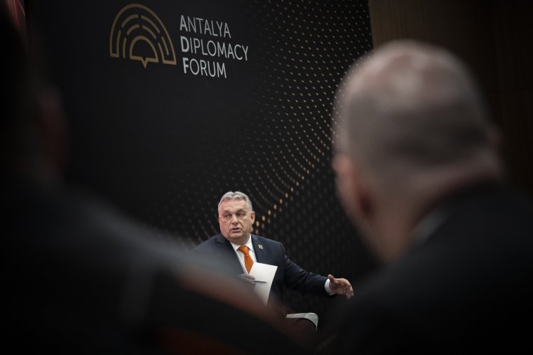 Pszichoterápiát javasol Orbán azoknak, akik Putyin kutyájának nevezik