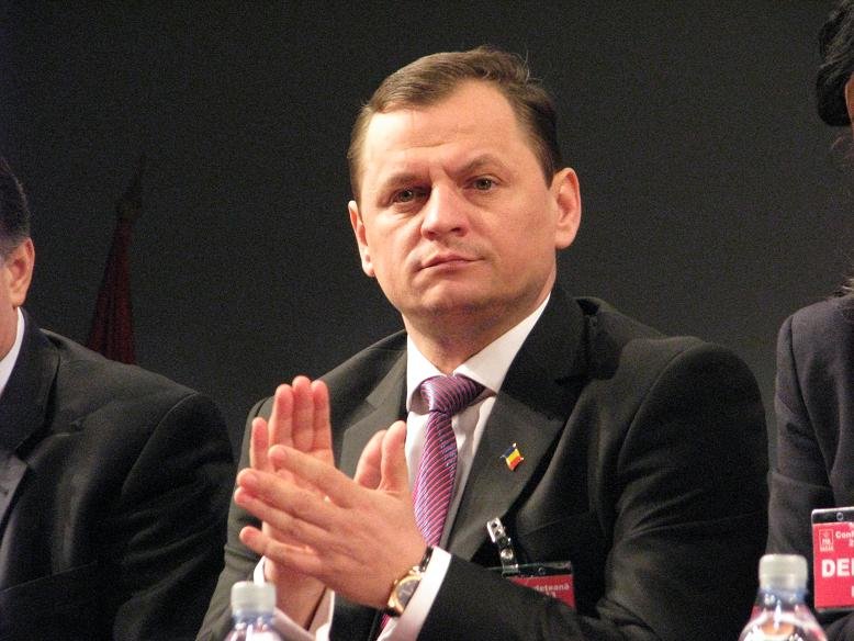 Szociáldemokrata politikust javasol a román kémszolgálat élére Klaus Johannis