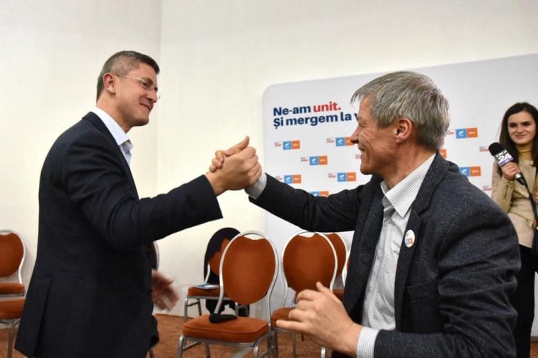 Dan Barna pártelnököt indítja államfőjelöltnek az ellenzéki USR, Cioloş lehet a kormányfőjelölt
