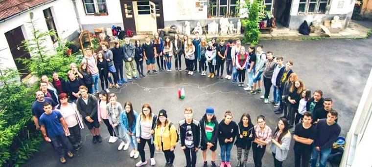 Nemzeti összetartozás napja: büntetné a magyar iskolát a román tanügyminisztérium