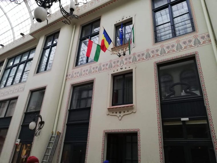 Magasabbra helyezték a magyar zászlót Nagyváradon, feljelentést tett az RMDSZ és a néppárt is