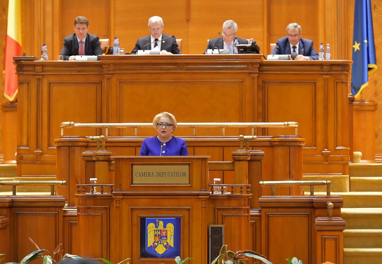 Talpon maradt a Dăncilă-kormány, elutasította a parlament a bizalmatlansági indítványt