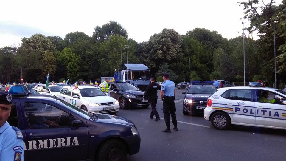 Több száz autós követelte a Moldvát Erdéllyel összekötő autópálya megépítését