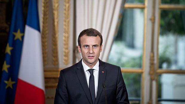 „Gazdasági és szociális rendkívüli állapotot” hirdetett ki Emmanuel Macron francia elnök