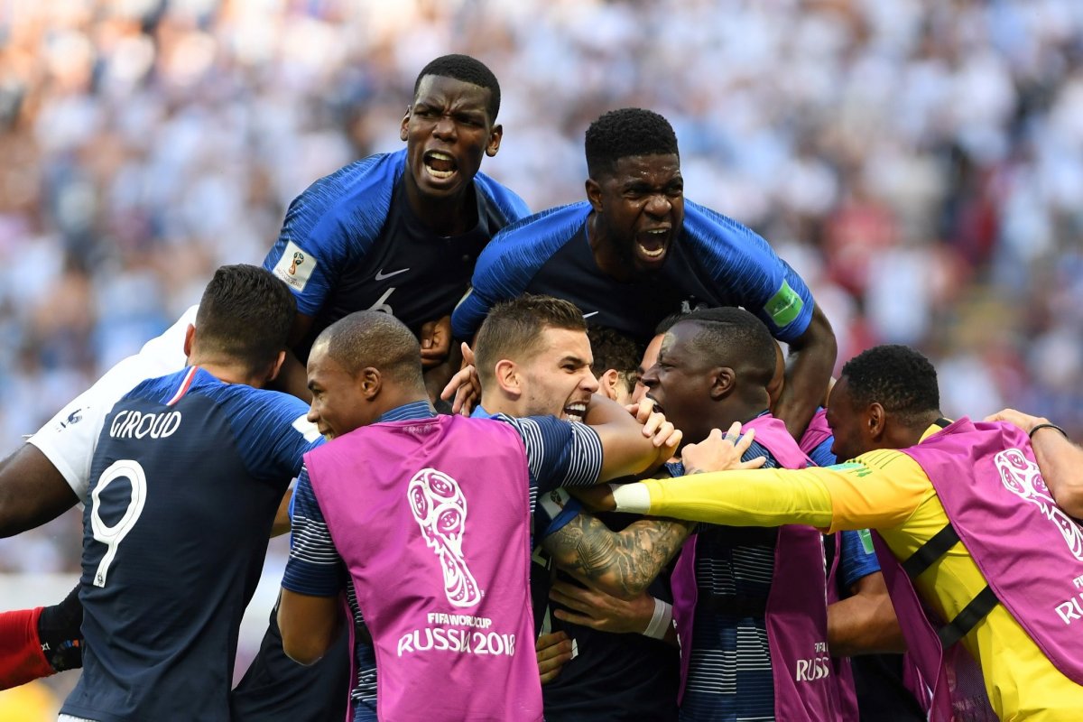 Futballvébé: gólzáporos mérkőzésen jutottak tovább a franciák Messiék kárára