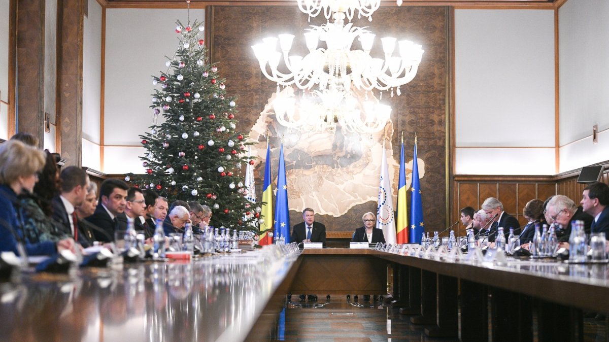 Klaus Johannis részvételével zajlott a bukaresti kormány ülése