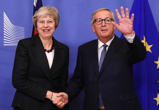 Brexit: az EU-tagországok vezetői aláírták a megállapodást a brit kiválás feltételeiről