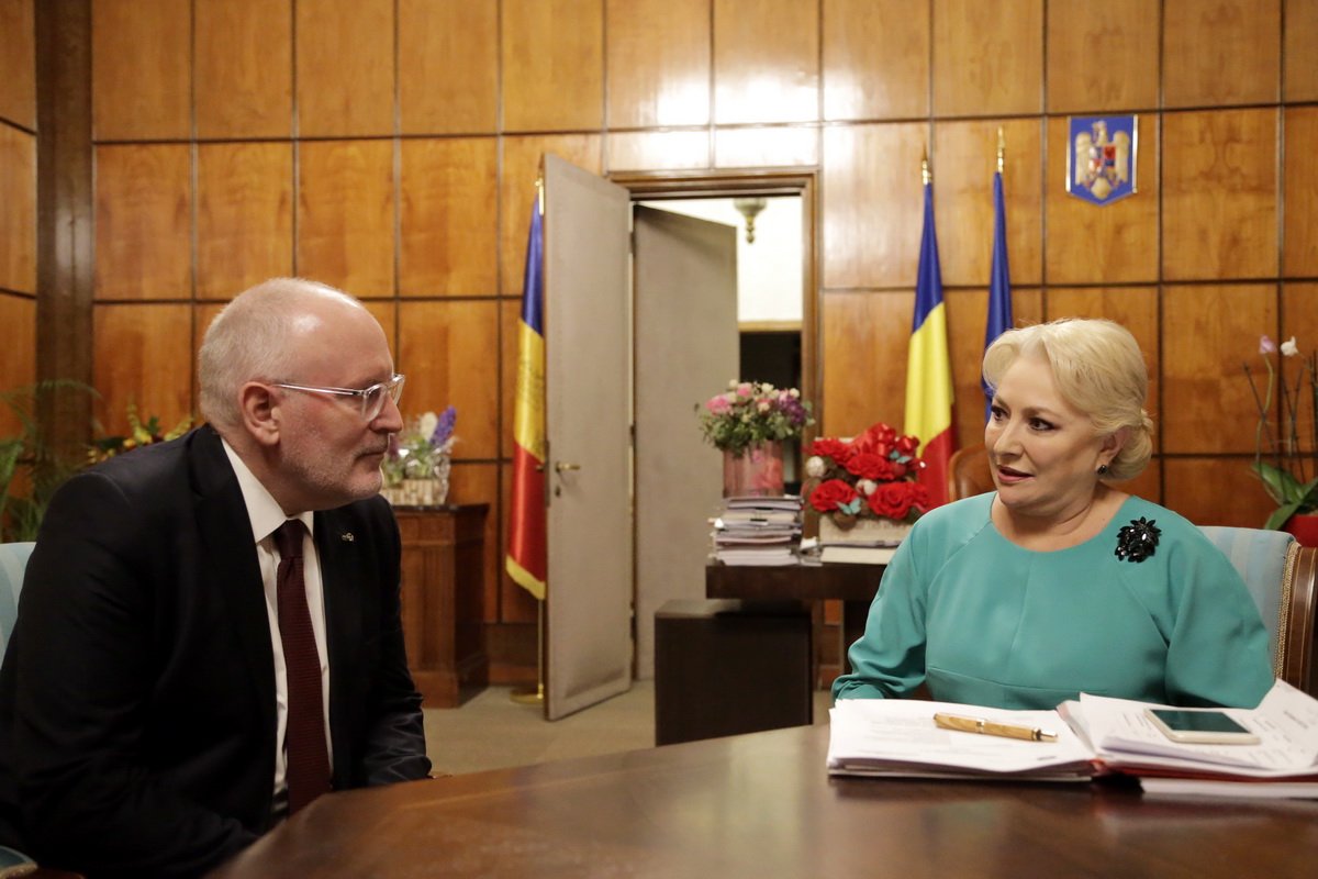 Frank Timmermans nem lát előrelépést Romániában a brüsszeli ajánlások teljesítése terén
