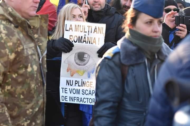 A román nemzeti ünnepet sem hagyták ki a kormányellenes tüntetők Bukarestben és Kolozsváron