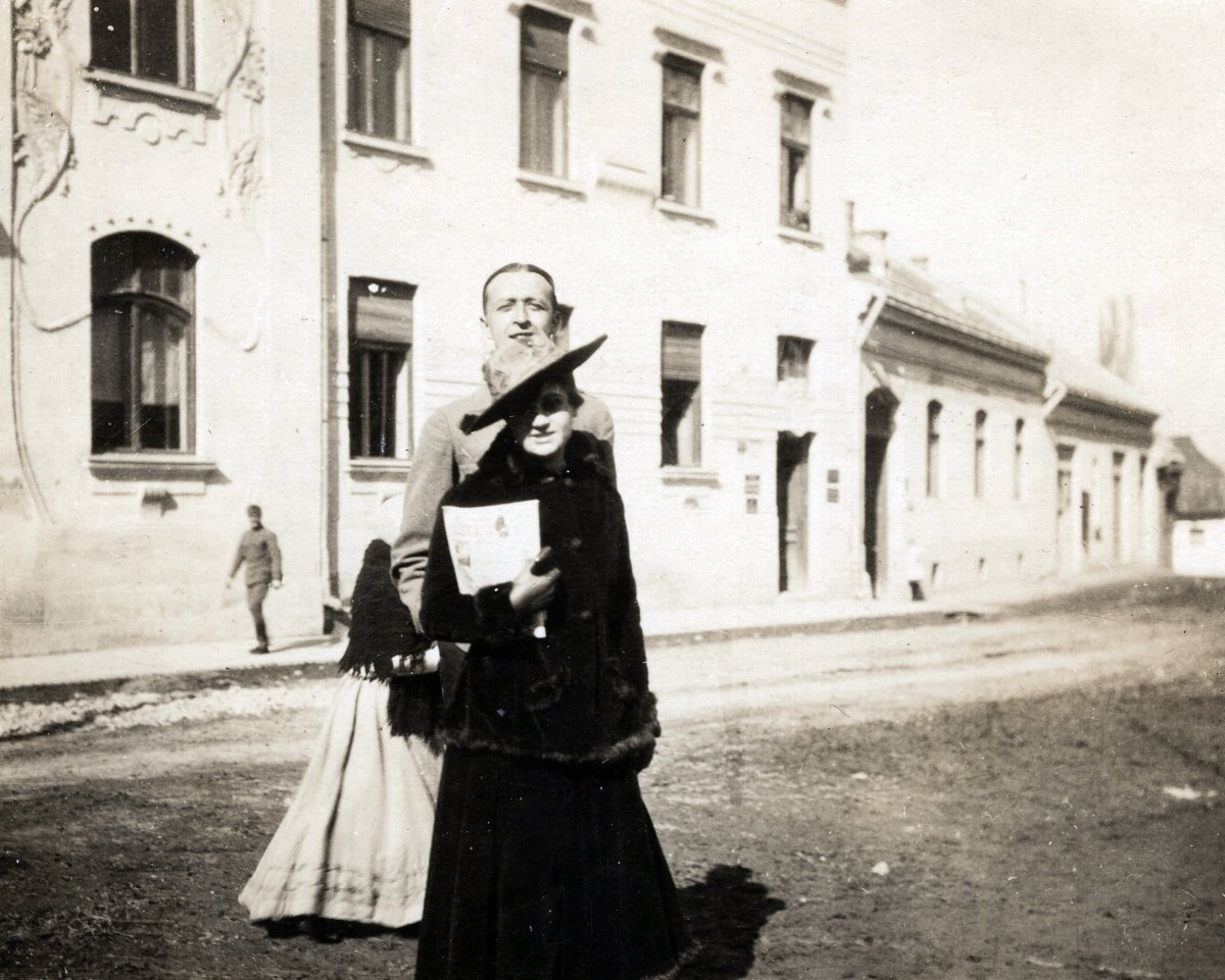 Fotózkodó polgárok 1917-ből •  Fotó: Fortepan/Palotai Klára