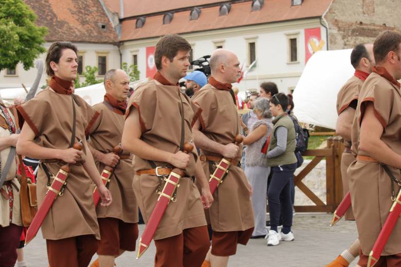 Római katonák szerepében: amikor a történészek a történelembe bújnak