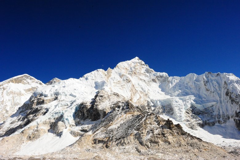 A Mount Everest hegymászóinak ezentúl le kell hozniuk ürüléküket az alaptáborba