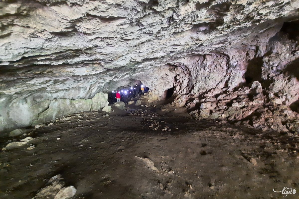 Megfelelő felszereléssel, vezető segítségével ajánlatos a barlangokat felfedezni •  Fotó: Rédai Attila