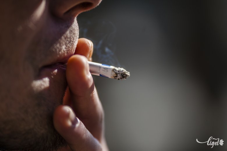 A romániai dohányosok átlagosan 18 éves koruk körül gyújtottak rá először