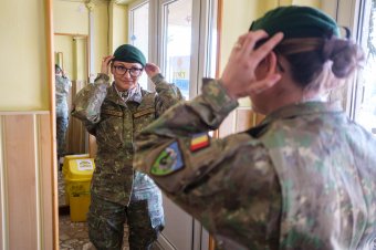 Nők a hadseregben: édesanyák, feleségek, katonák