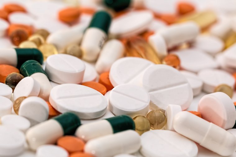 Rendkívül veszélyes kábítószerekkel való kereskedelemmel gyanúsítják egy gyógyszeripari cég alkalmazottját