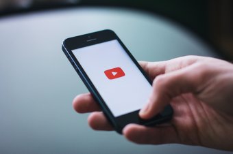Új csalási módszer: hamis YouTube-fiókon kínálnak lehetőséget a gyors meggazdagodásra