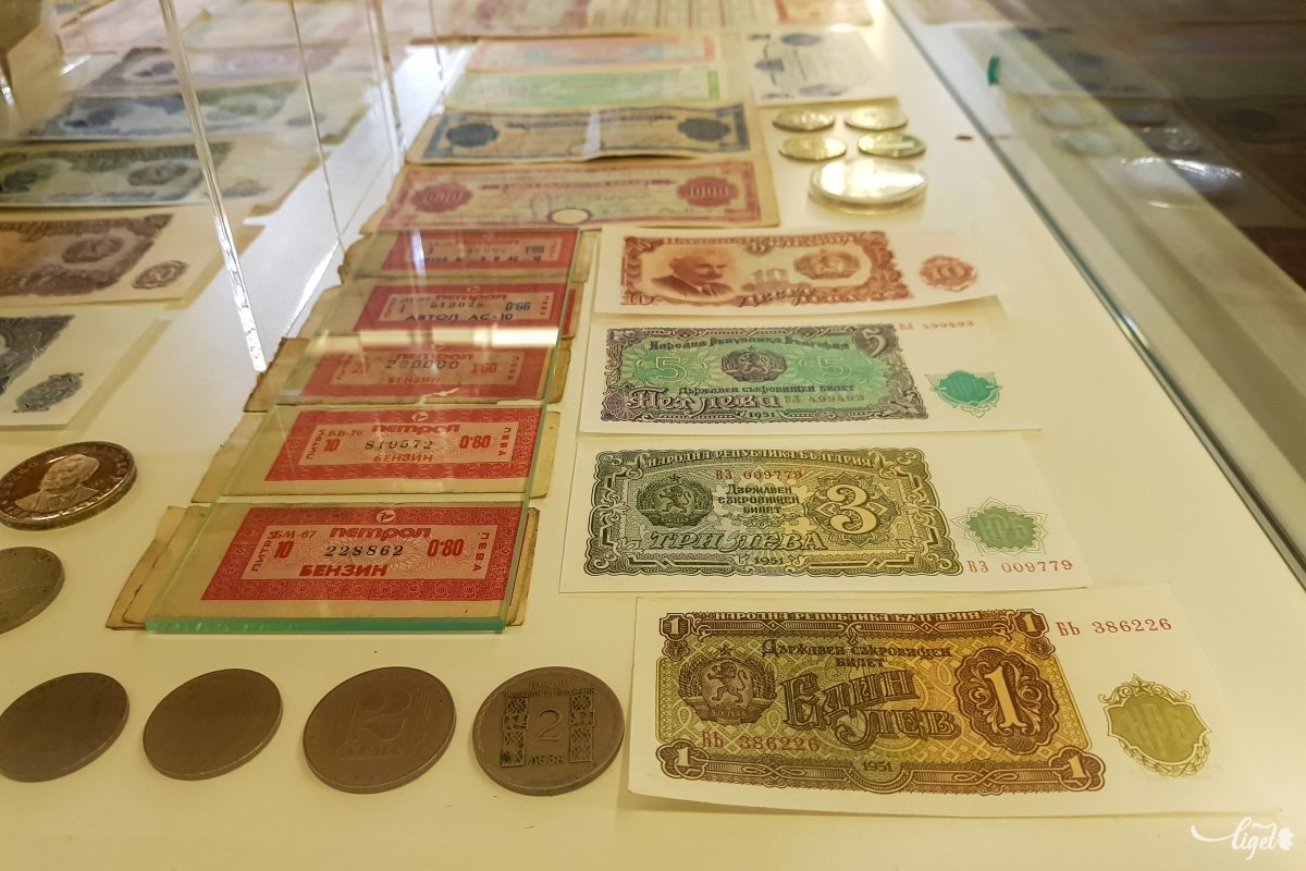 Tekintélyes bankjegy- és érmegyűjteménnyel is rendelkezik a retrómúzeum •  Fotó: Rédai Attila