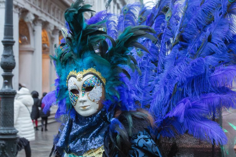 Gondolák, csónakok, Marco Polo emlékezete – Velencében megkezdődött a karnevál