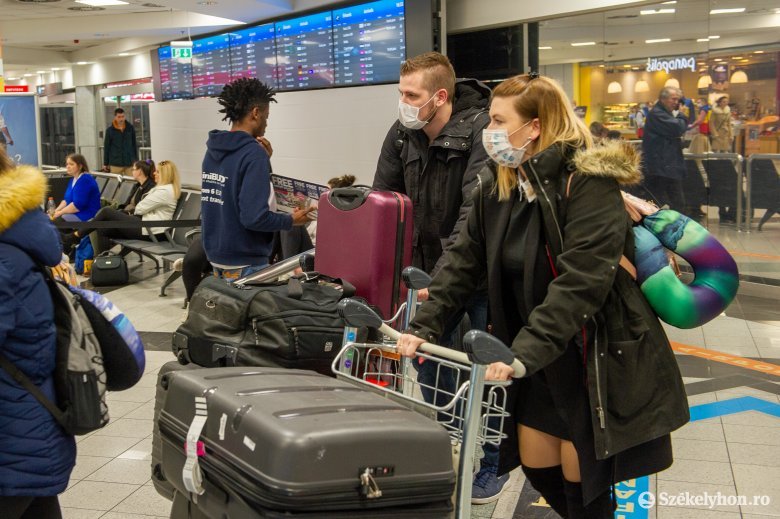 Fél nap alatt három utas bukott le hamis Covid-igazolvánnyal a bukaresti Otopeni repülőtéren