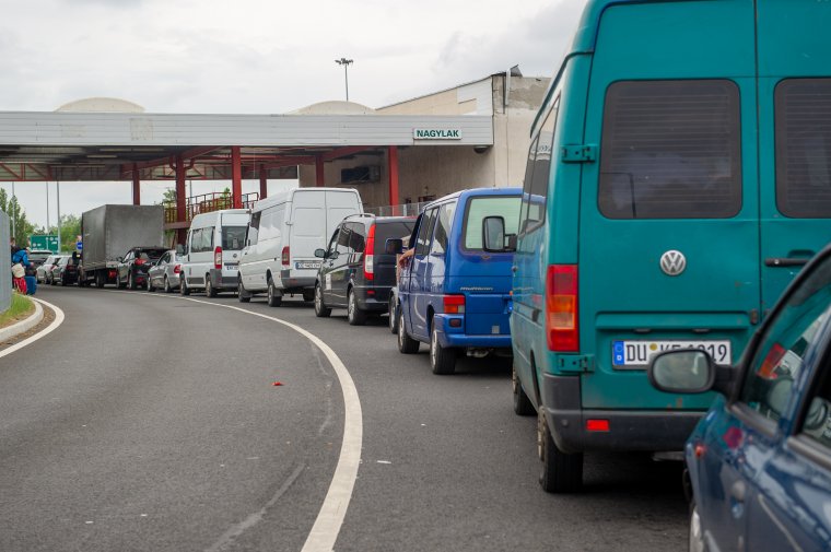 Több határátkelőnél is külön forgalmi sávokat alakítottak ki az EU-ban bejegyzett teherautóknak