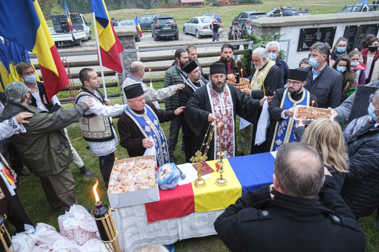 Járványhelyzetben is ünnepséget tartottak a román hadsereg napján Úzvölgyében